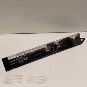 F37 SPOTLIGHT DUSTER™ BRUSH - BLACK/CHROME